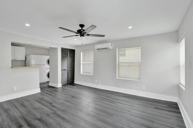 Building Photo - 234 NE 14th Ave