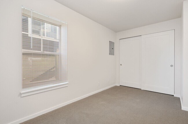 Building Photo - 166 Florentia St