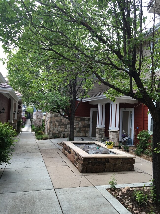 Building Photo - Beautiful + Bright Broadlands Condo for Lease!