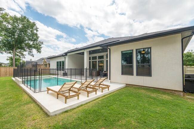 Building Photo - 10561 Lake Palmetto Dr