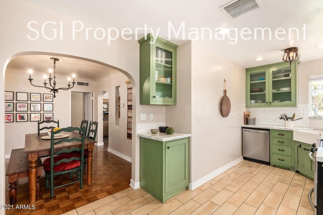 Building Photo - 1315 W Holly St