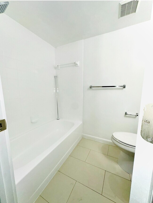 Building Photo - 510 NW 86th Pl