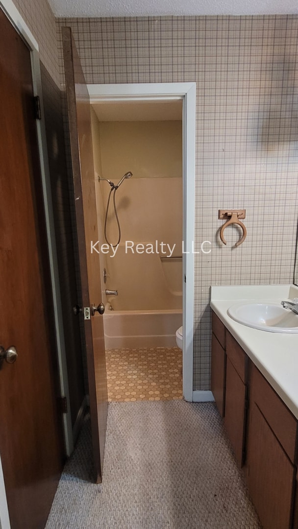 Building Photo - 602 - B Gary K - Pineville