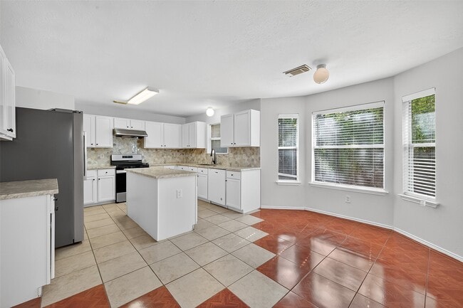 Building Photo - 8366 Golf Green Cir