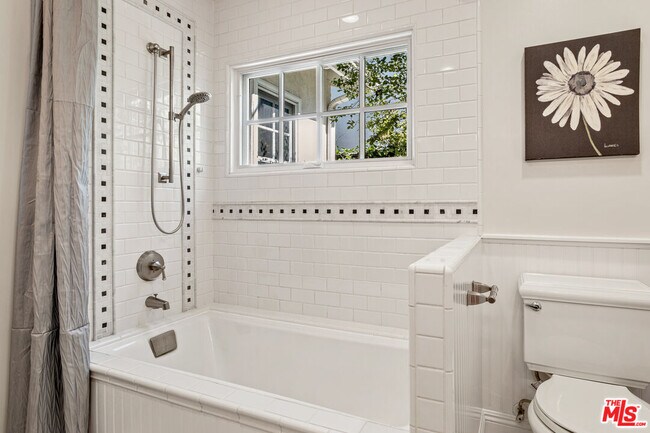 Building Photo - 4537 Agnes Ave