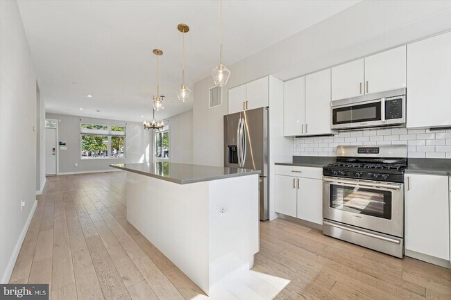 Building Photo - 120 W Oxford St