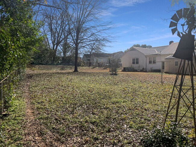 Building Photo - 19 Cedar Knoll