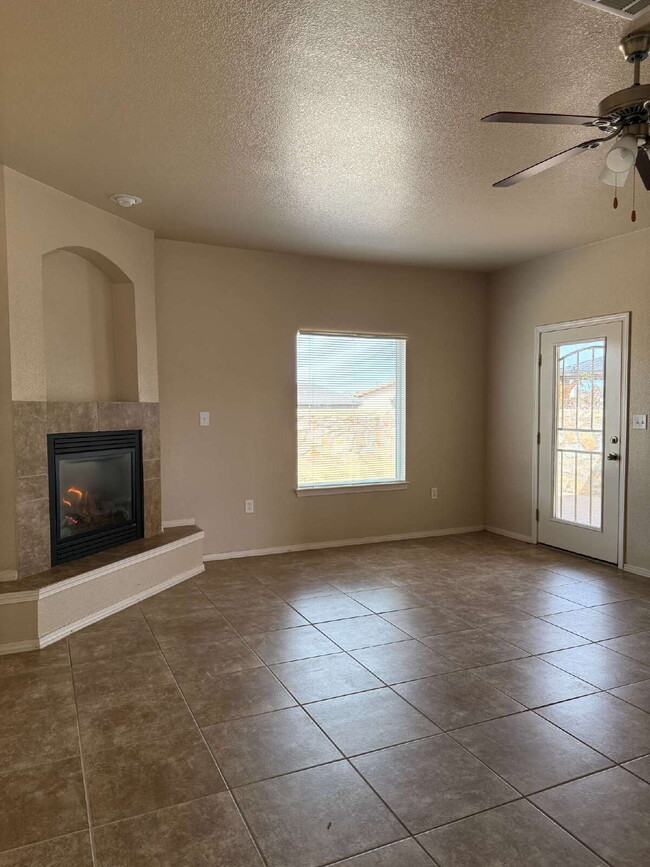 Building Photo - Cozy three-bedroom two bath at a great location! 10429 Silvercloud Drive, El Paso, Texas 79924