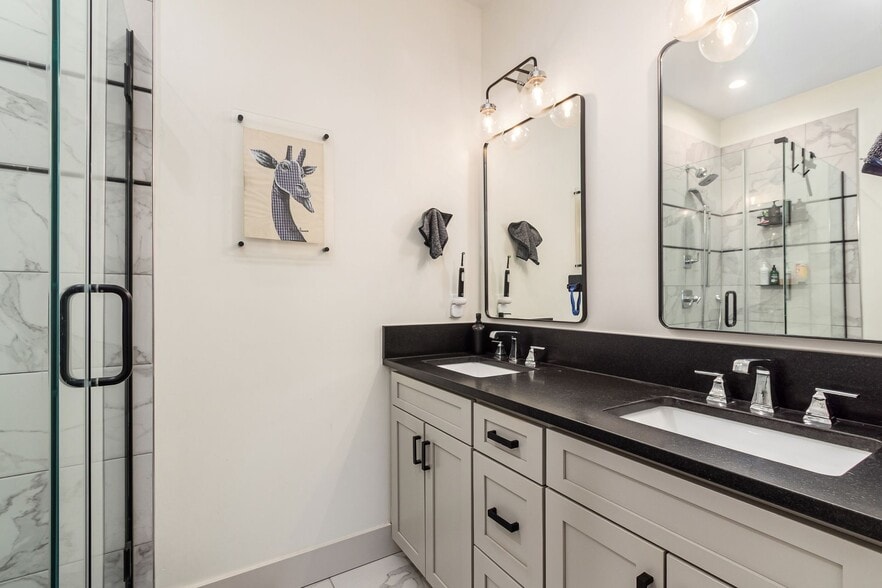 Building Photo - 1196 Hamlet St