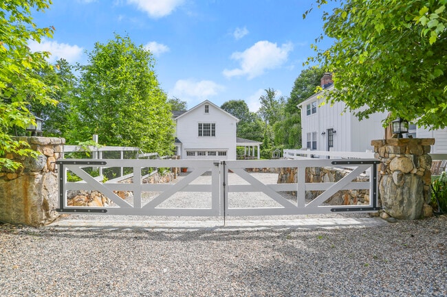 Building Photo - 141 W Norwalk Rd