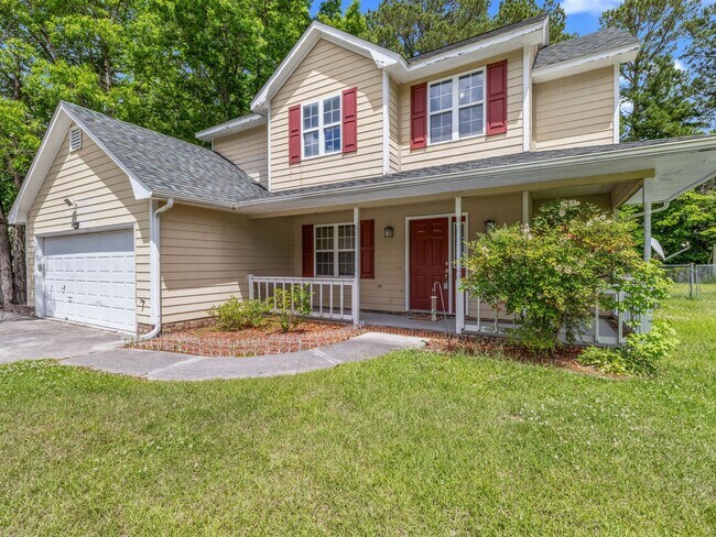 Building Photo - Country Club Area!