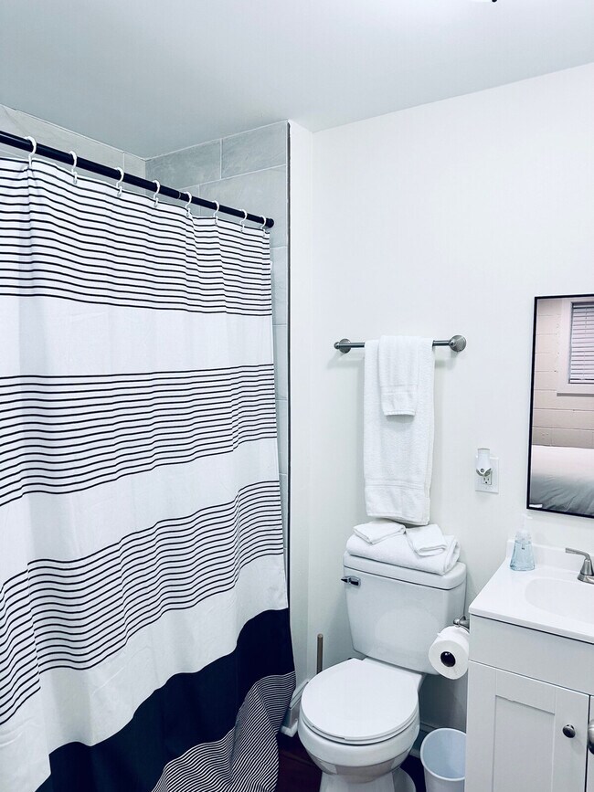 Building Photo - 86 Crest Ln