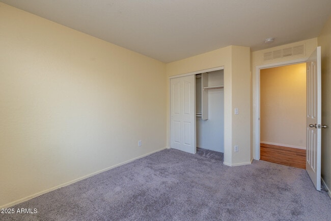 Building Photo - 15635 W Devonshire Ave