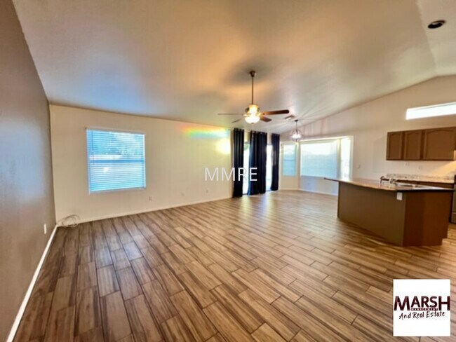 Building Photo - Nice 3 bedroom home with open floorplan in Chandler!