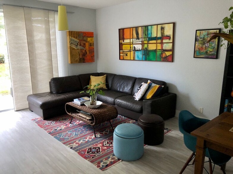 Building Photo - 2233 Ensenada Terrace