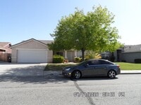 Building Photo - 3 Bedrooms, 2 Bathrooms, approx. 1392 sq. ft., 2 Car Garage, Covered Patio, Fenced, Play house,