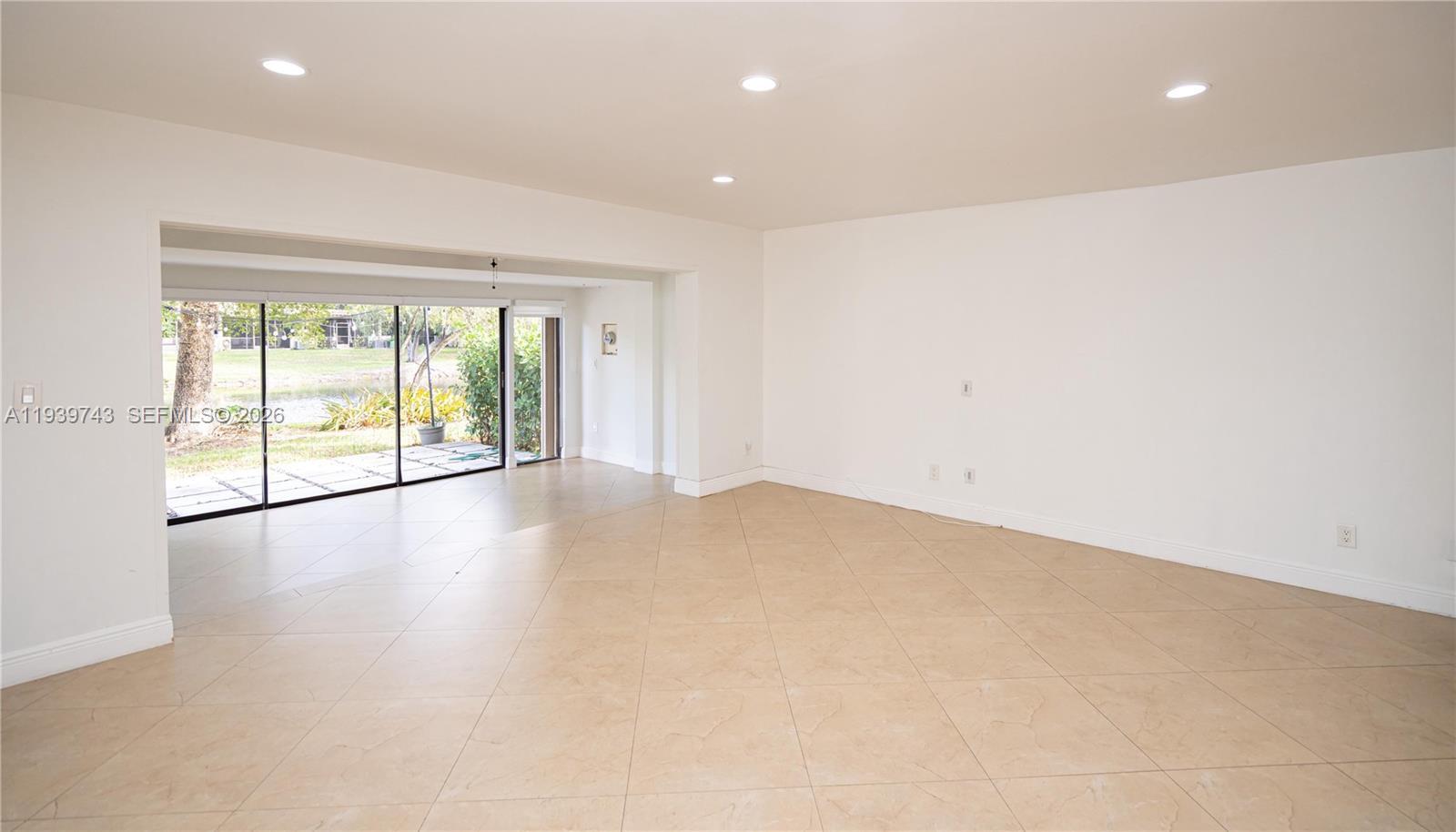 Building Photo - 3753 Estepona Ave