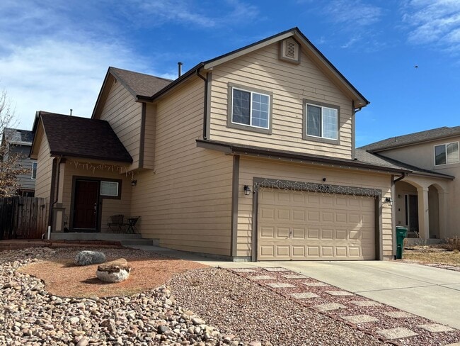 Building Photo - Cozy 3-bed, 2.5-bath home in desirable Stetson Ridge.