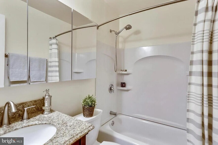 Building Photo - 15902 Yukon Ln