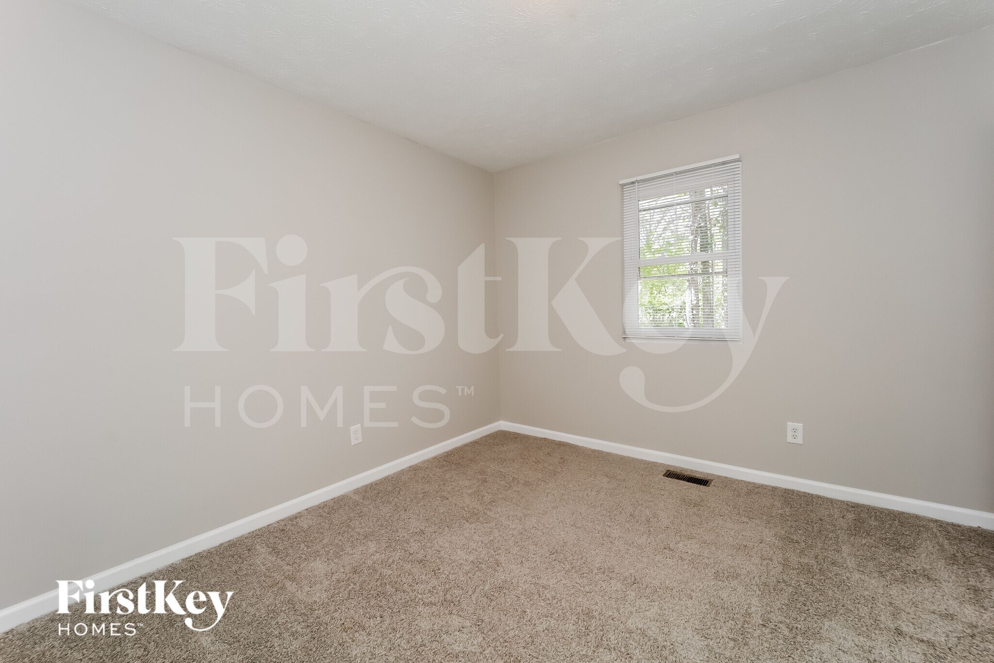 Building Photo - 3465 Rainbow Dr