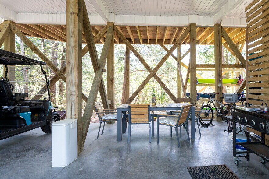 Building Photo - 211 Lewis Dr