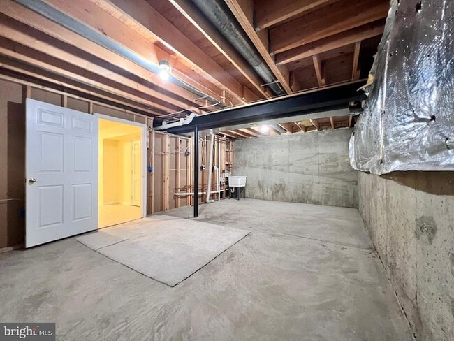 Building Photo - 8596 Trail View Dr