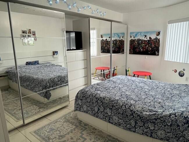 Building Photo - 280 SW 20th Rd