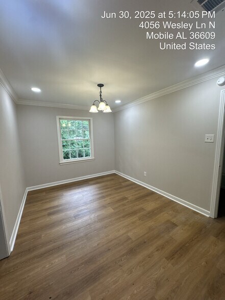 Building Photo - 4056 S Wesley Ln