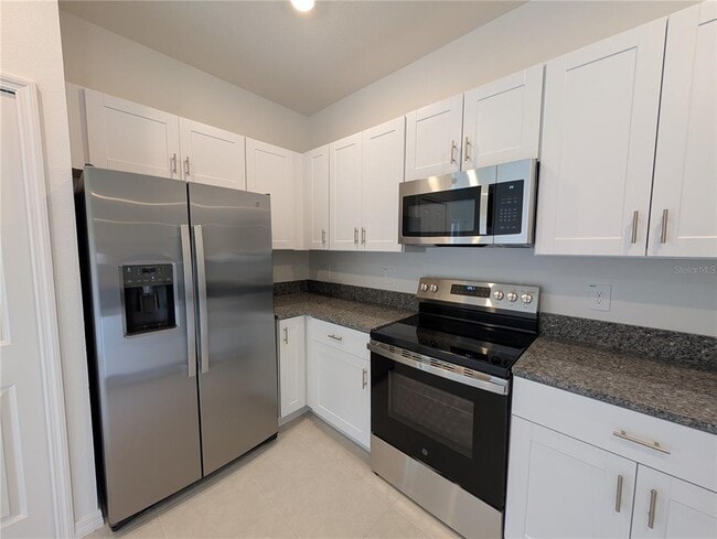 Building Photo - 32021 Spiceberry St