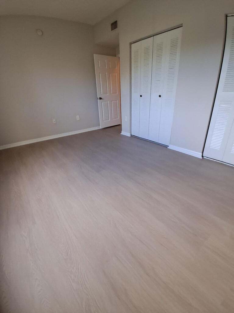 Building Photo - 280 Crestwood Cir