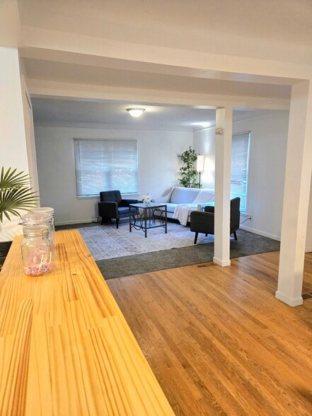 Building Photo - 3913 Thomas Ave N