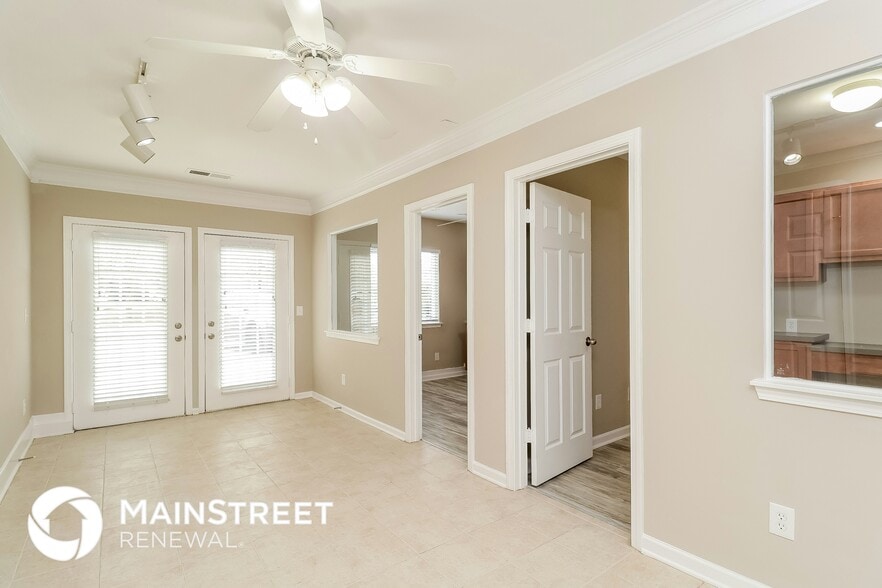 Building Photo - 421 Peachtree Rd