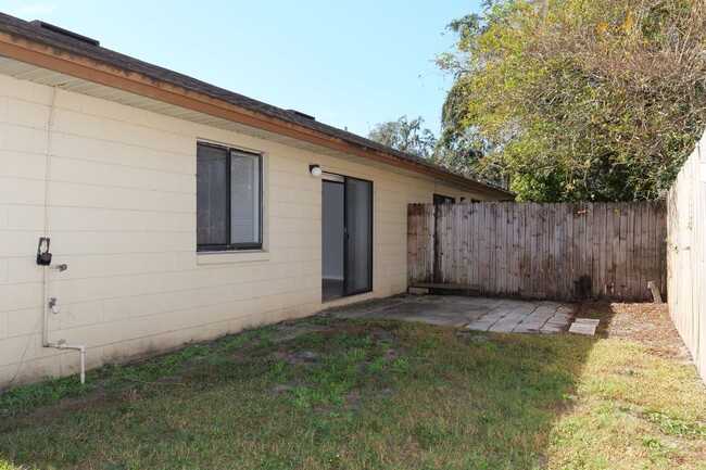 Building Photo - Two Bedroom, Two Bath, One Car Garage Duplex