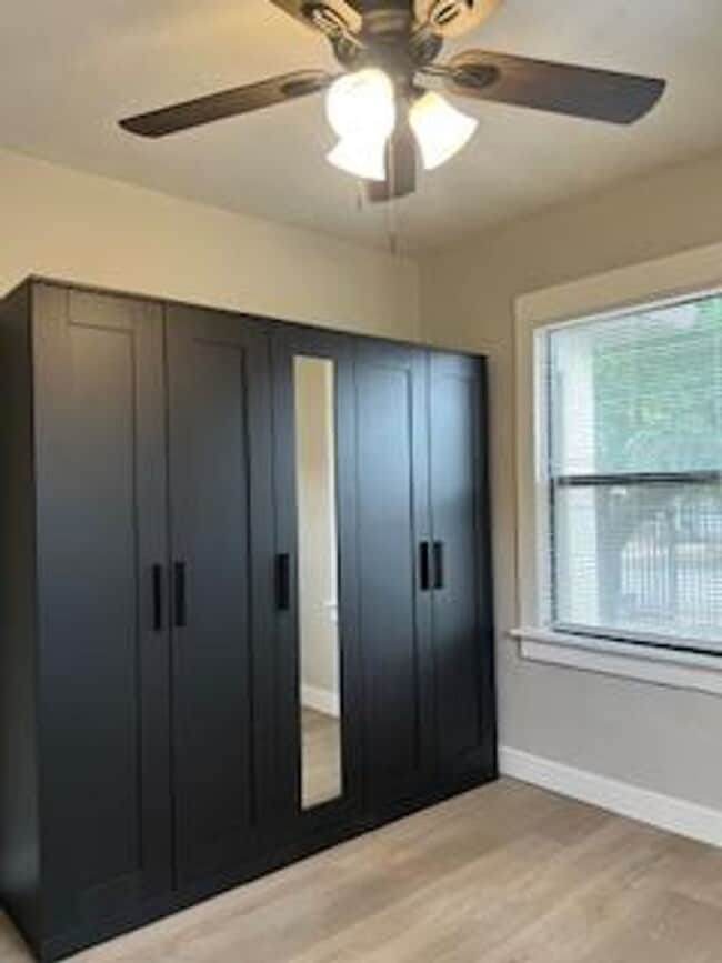 Building Photo - ADORABLE REMODELED 2 BEDROOM DUPLEX!