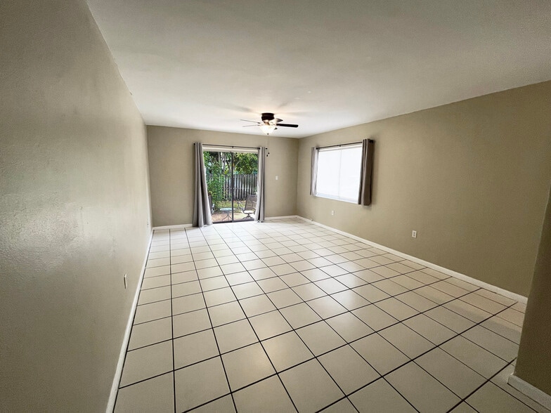 Spacious living Room - 419 Ocean Ave