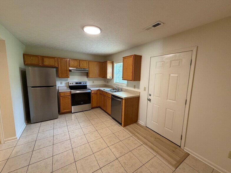 Building Photo - 7018 Autumn Dr