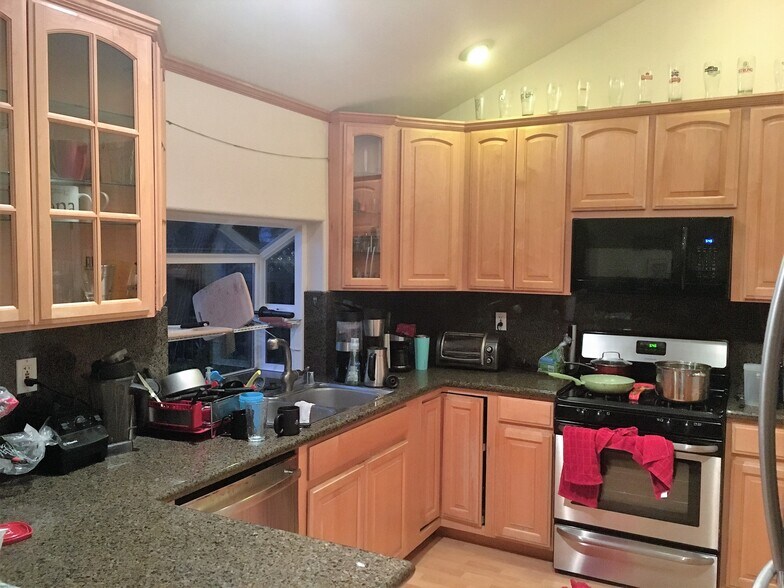 Building Photo - 839 S Knickerbocker Dr