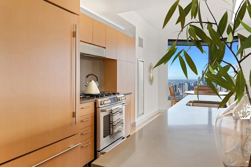 Building Photo - 111 Fulton St