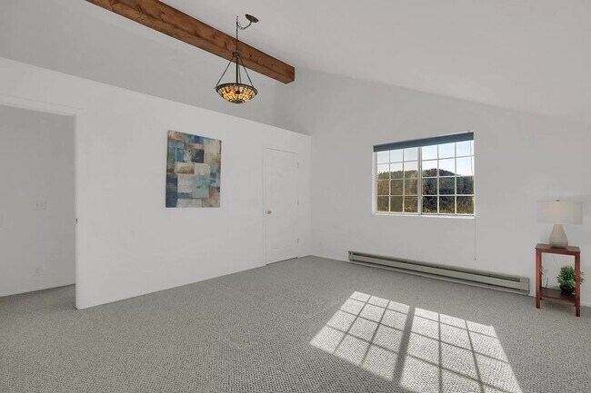 Building Photo - Beautiful 3 Bed Home Perched on a Mountain Side!!