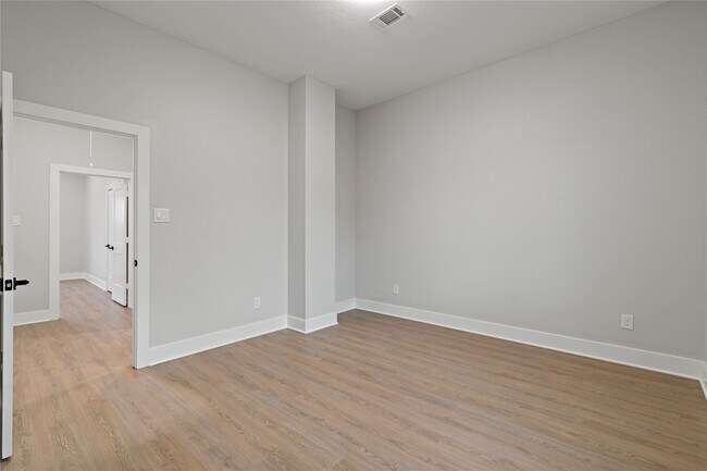 Building Photo - 1007 E 33rd St
