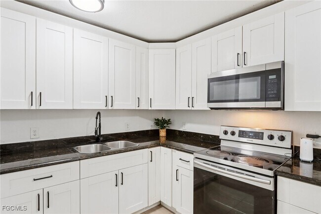 Building Photo - 89 Cabana Ave