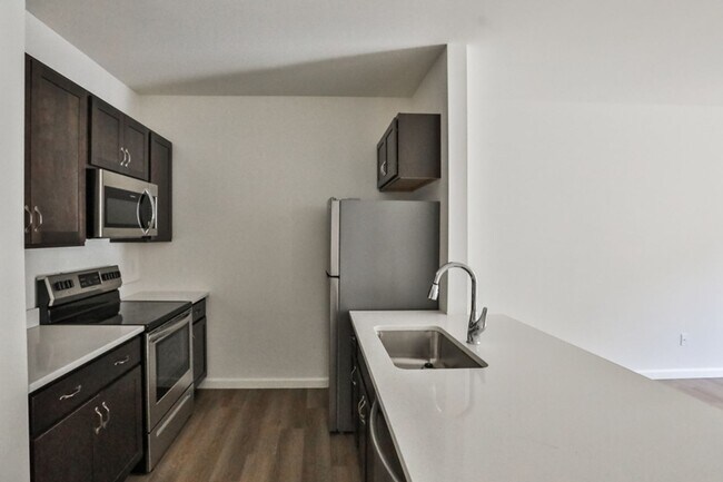 Building Photo - Newly Built Luxury 1 Bed Apartment!