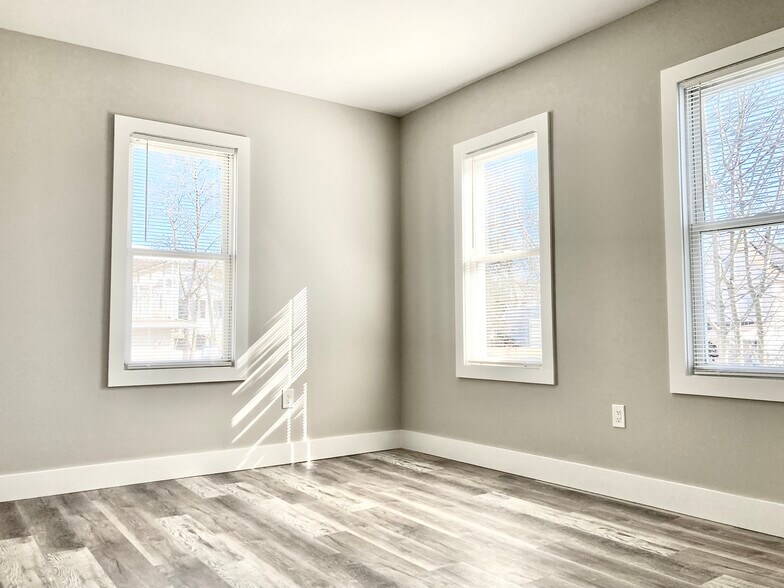 Building Photo - 72 Clinton Pl