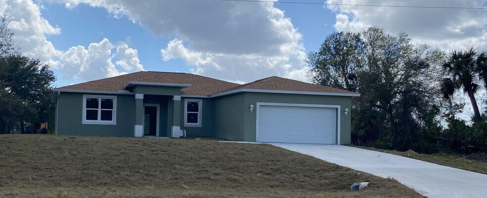 Building Photo - 6004 Pecan Cir