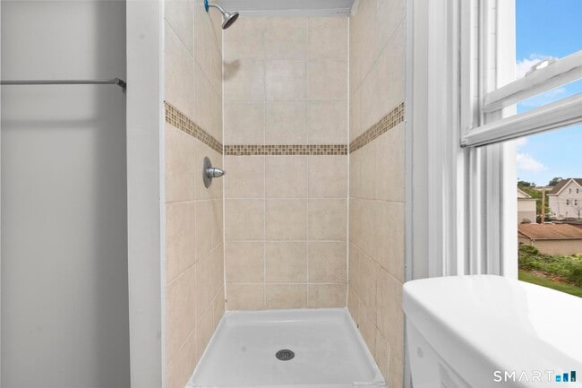 Building Photo - 354 Poplar St