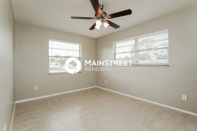 Building Photo - 3 Bedroom Pet-Friendly Home in Fort Myers, FL with Main Street Renewal