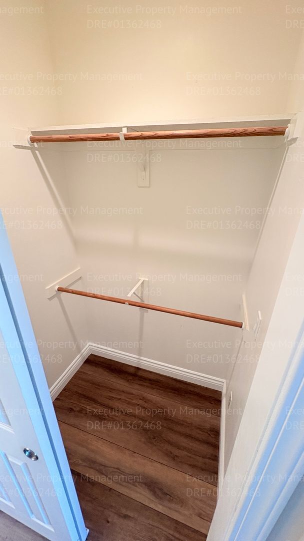 Building Photo - 3 bedroom 2 bathroom home located in a cul- de- sac in a Southwest Bakersfield neighborhood