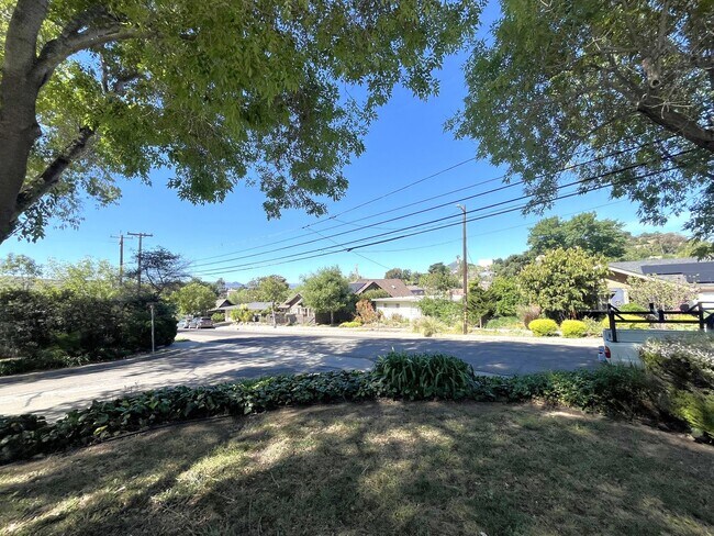 Building Photo - Clean and bright Single level Home - Great central location in SLO neighborhood