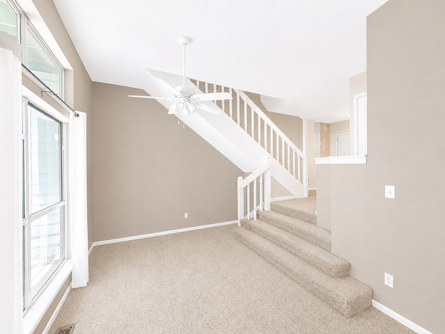 Building Photo - 1894 E Bay Pointe Dr