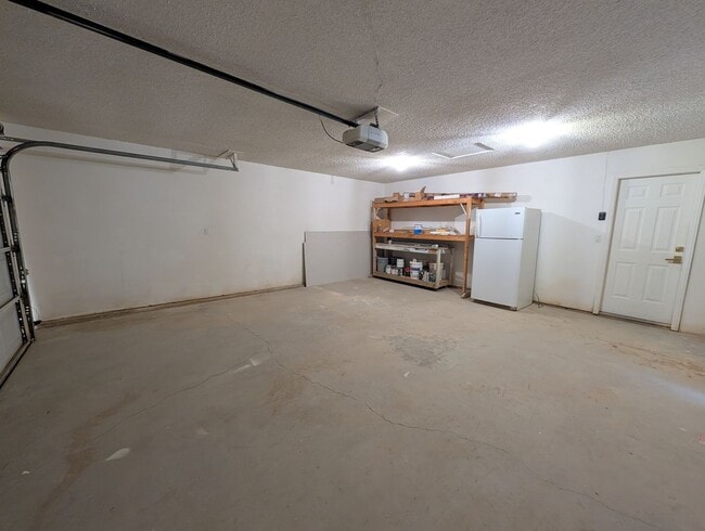 Building Photo - Perfect Family Home: 3-Bedroom, 2-Bath Gem